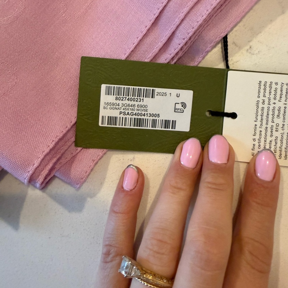 Gucci Soft Pink scarf - Picture 2 of 3